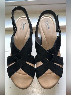 Clarks Giselle Flora Sandal Black Wedge Sandals Black
Size 9.5